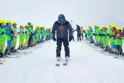 Bursa'da öğrencilerin kayak keyfi