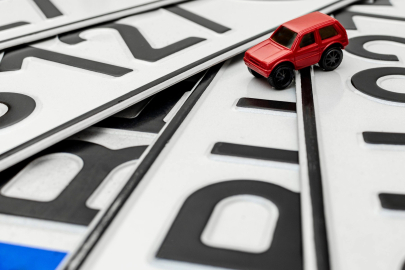 Plaka karmaşasına son! Hatalı plakalar ücretsiz değiştirilecek