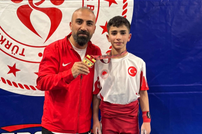 Ağrılı sporcu Osman Oğur halterde Türkiye şampiyonu