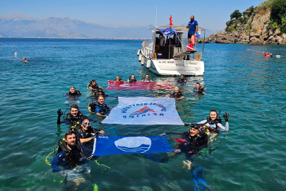 Antalya Muratpaşa'da Erenkuş Plajı'nda deniz dibi temizliği