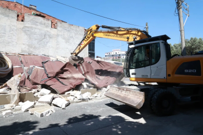 Bursa Osmangazi'de kaçak depoya af yok