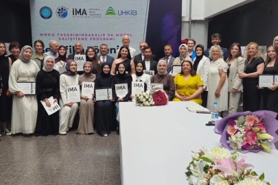 Bursa'da geleceğin moda tasarımcıları sertifikalandı