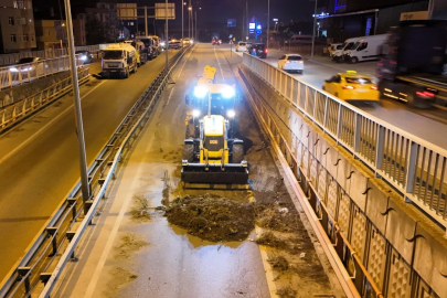 Eskihisar Feribot Yolu Alt Geçidi’nde gece mesaisi