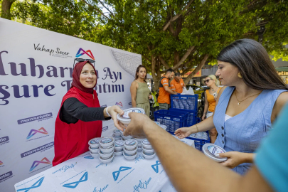 Mersin’de 13 ilçede 19 bin kişilik aşure ikramı