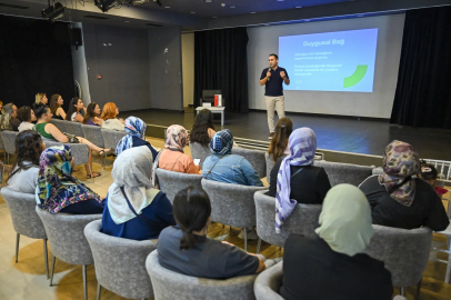 Uzman isimler Bornova’da çocuk eğitimini anlattı