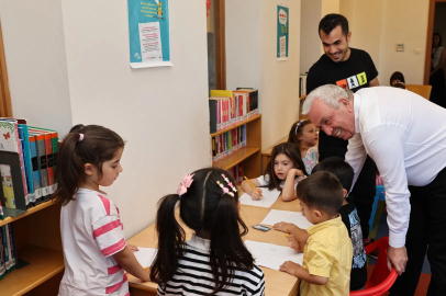 Başkan Özdemir, çocuklar ve ebeveynleri ile kütüphanede buluştu