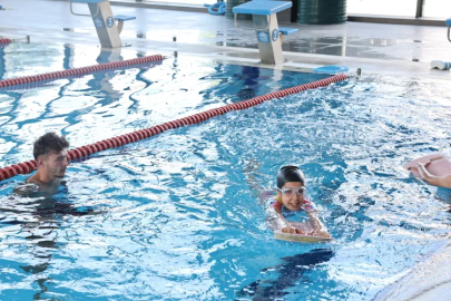 Bursa Nilüfer’in kırsal çocukları yüzme öğreniyor