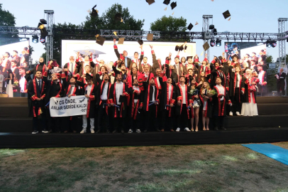 GTÜ'de mezuniyet coşkusu... Bin 480 öğrenci diplomalarını aldı