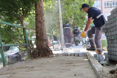 İstanbul Maltepe’de kaldırım düzenleme çalışmaları sürüyor