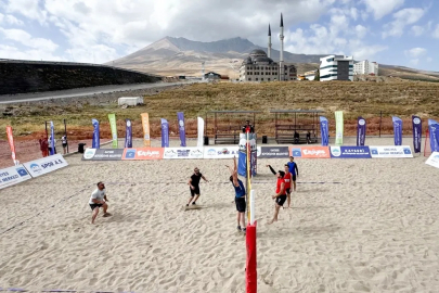 Voleybol tutkunları Kayseri Erciyes'te buluşacak