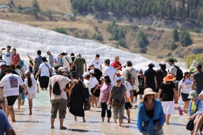 Satranç sporcuları Pamukkale ve Hierapolis’i keşfetti