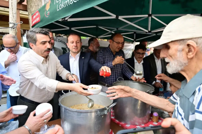 Bursa Yıldırım’da Dr. Sadık Ahmet ve Şehit Mustafa Canbaz anısına aşure ikramı