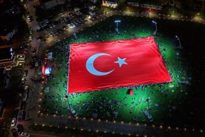 Dünyanın en büyük bayrağı Kayseri Talas'ta açıldı