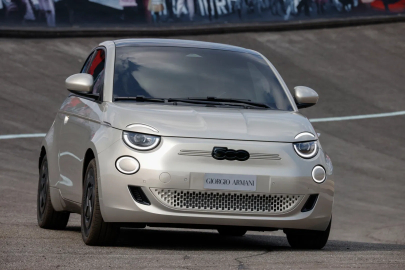 Sınırlı sayıda Fiat 500e Giorgio Armani Collector's Edition yeniden Türkiye'de