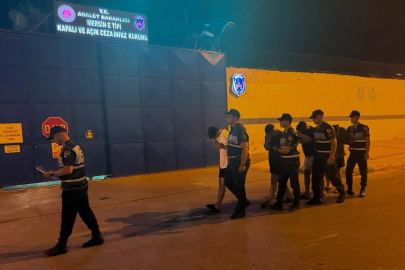 Mersin'de polise mukavemete 4 tutuklama