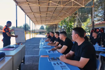 Bursa'da Jandarma personeline ileri motosiklet sürüş eğitimi tamamlandı