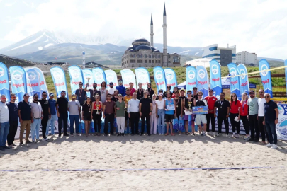 Erciyes Plaj Voleybolu Turnuvası büyük heyecan yaşattı