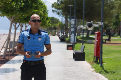 Antalya Konyaaltı Sahili’nde drone destekli zabıta denetimi