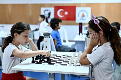 Muratpaşa’da satranç eğitimiyle çocuklar turnuvalara hazırlanıyor
