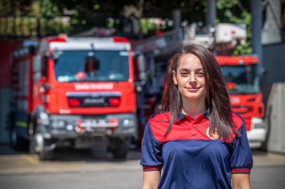 İzmir İtfaiyesi’nin ilk kadın şoförü