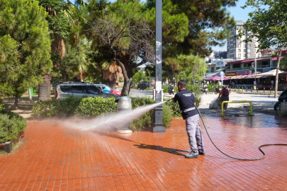 Maltepe'de toplu temizlik çalışmaları sürüyor