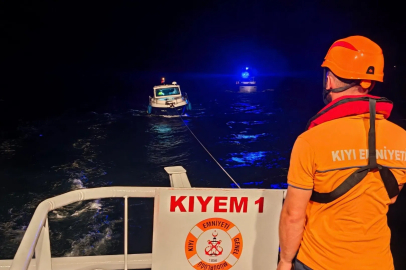 Kilitbahir açıklarında sürüklenen tekne kurtarıldı