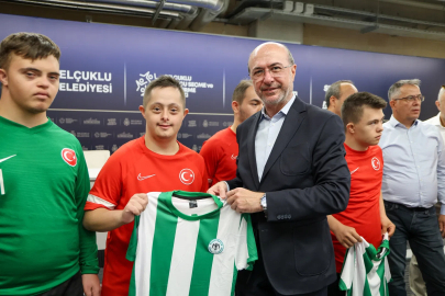Konya'da Başkan Pekyatırmacı Down Sendromlu Milli Takımla buluştu