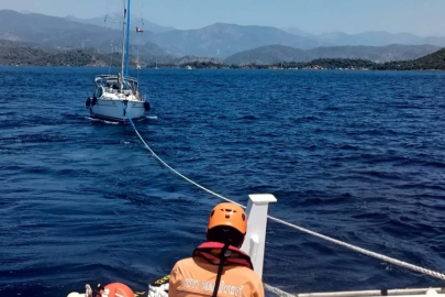 Dalaman açıklarında sürüklenen tekne kurtarıldı