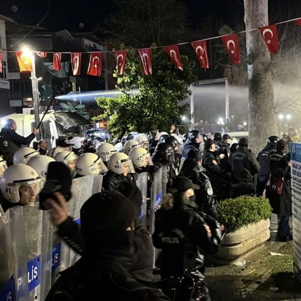 Kocaeli’de izinsiz gösteri: 14 gözaltı