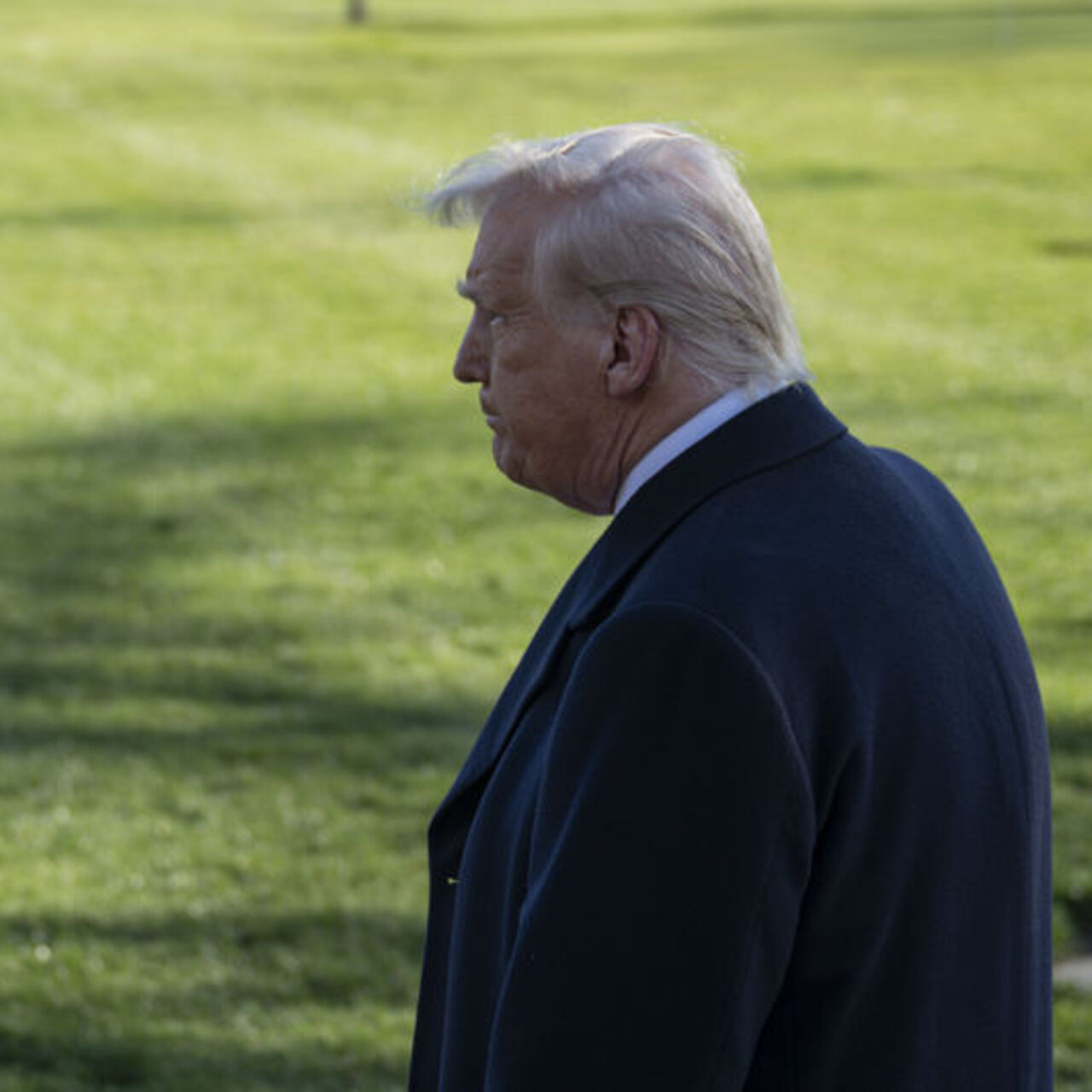 Trump, eski yetkililerin güvenlik izinlerini iptal etti