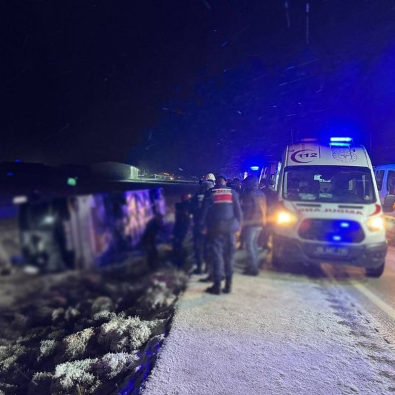 Aksaray’da otobüs devrildi: 20 yaralı