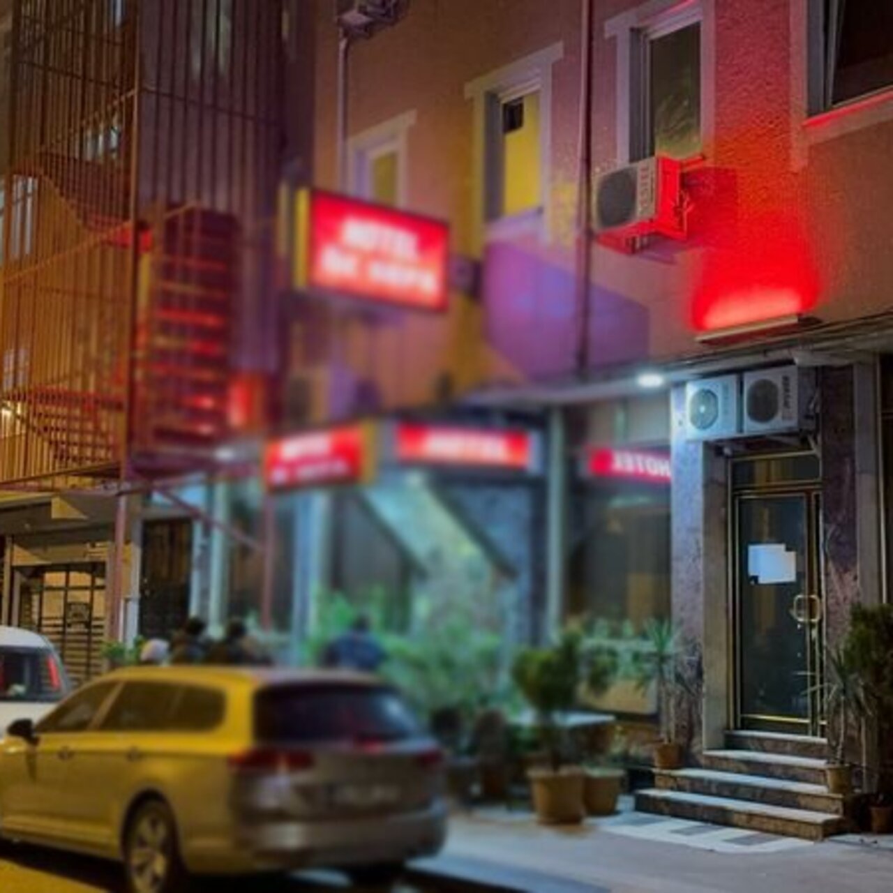 Otel odasında ölü bulundu