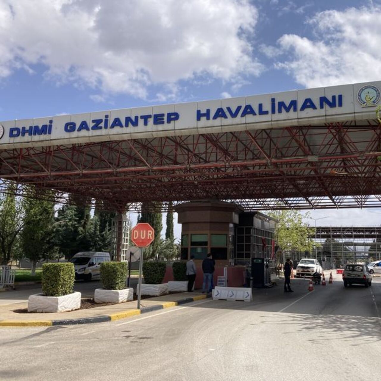 Havalimanında arbede: 1’i polis 2 yaralı