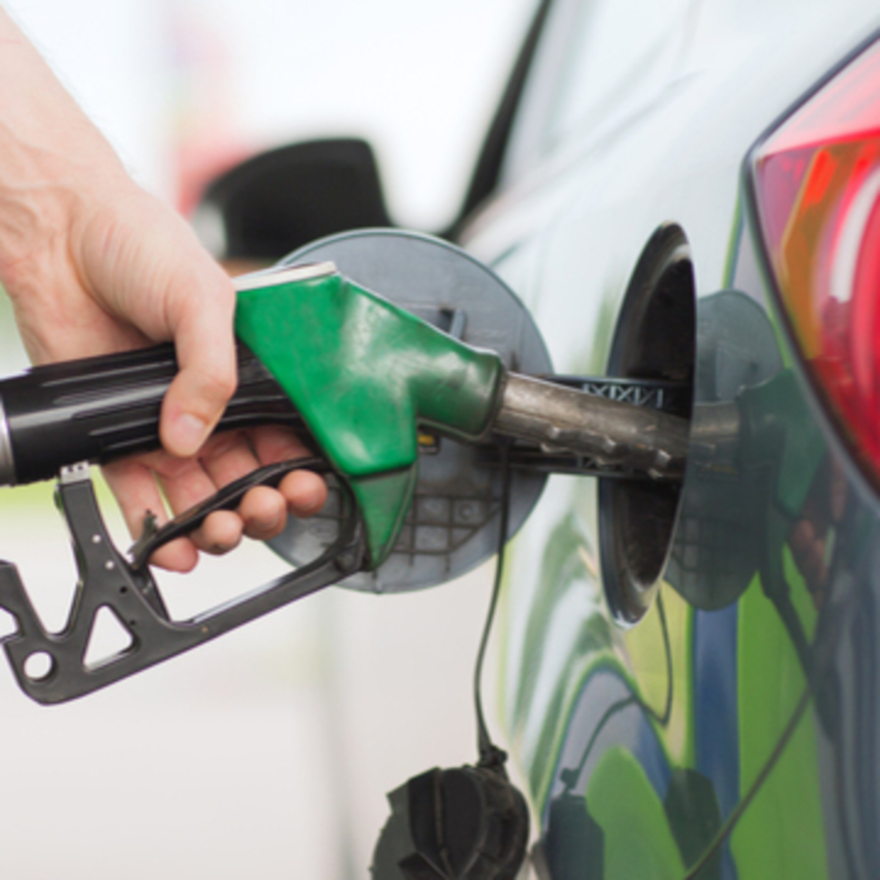 Benzine zam geldi