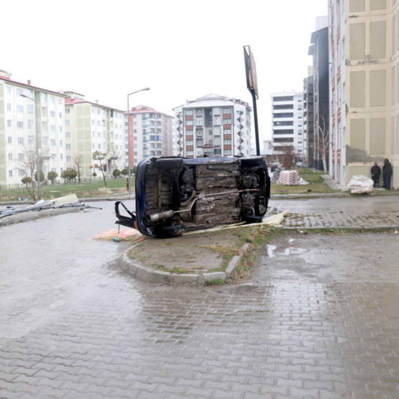 Erzurum’da kuvvetli rüzgar etkili oldu