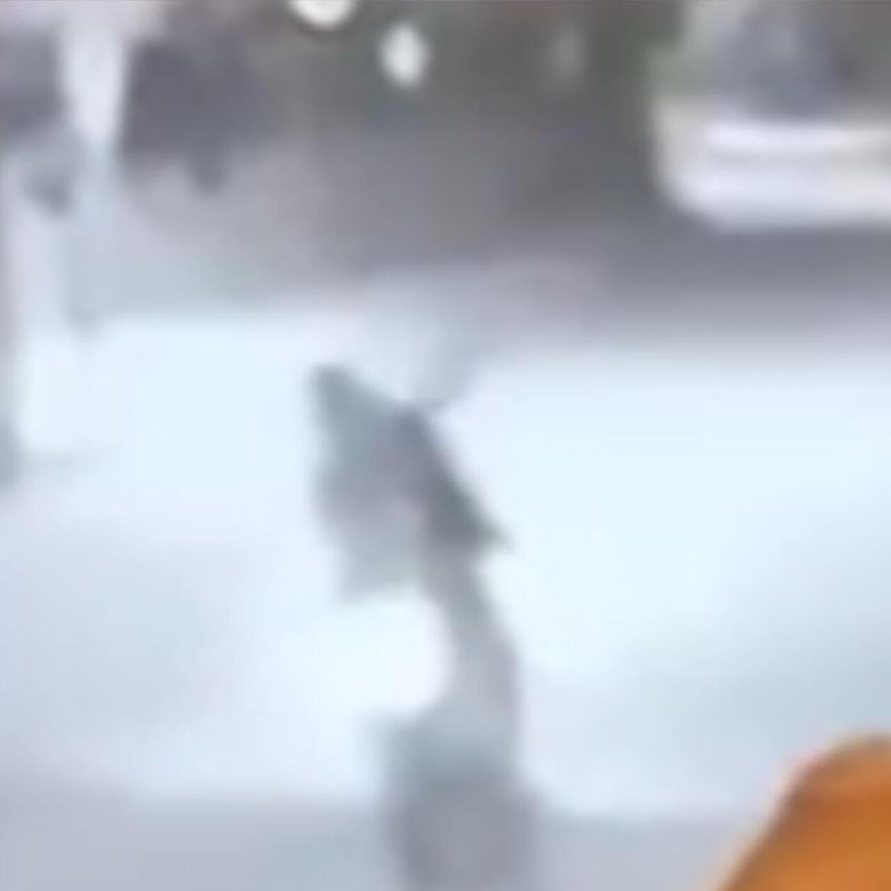 Motosikletle gelip villaların bulunduğu siteye el bombası attılar!