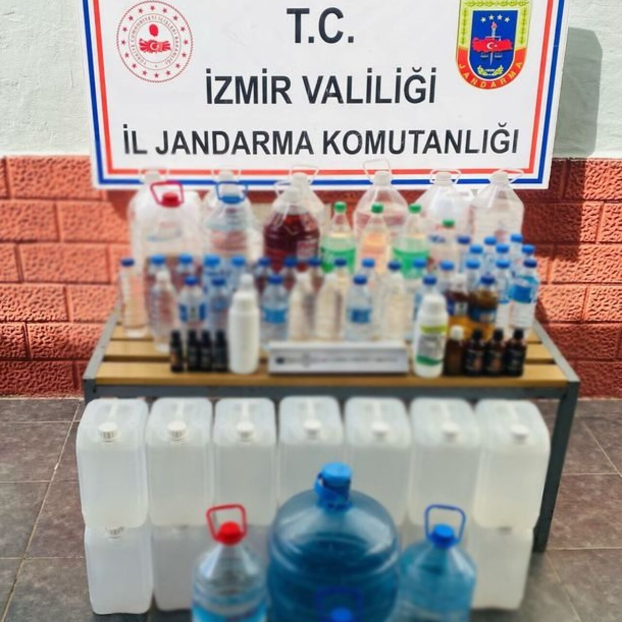 İzmir’de 8 ton etil alkol ele geçirildi
