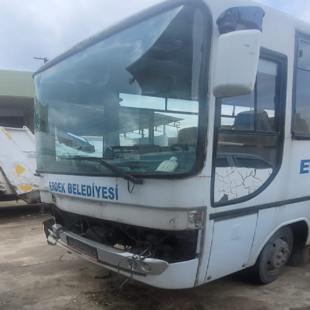 Çaldığı otobüsle 7 araca çarptı!
