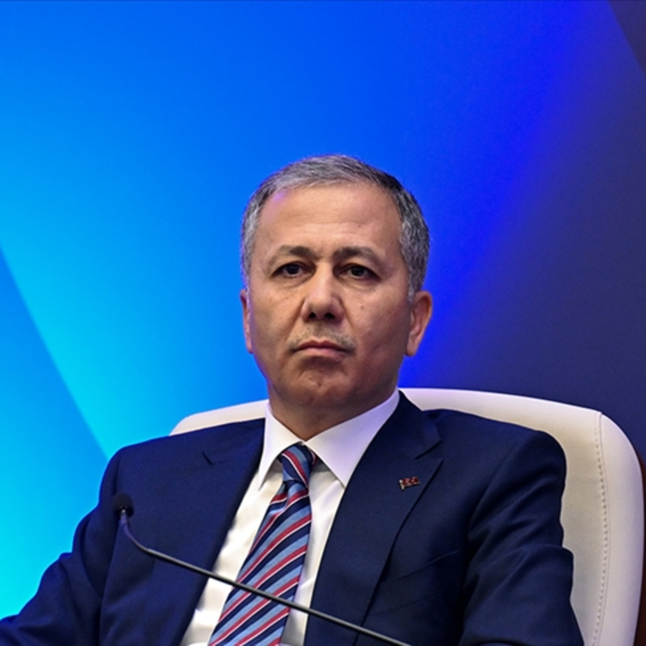 Yerlikaya: O aracın çakarı iptal edildi