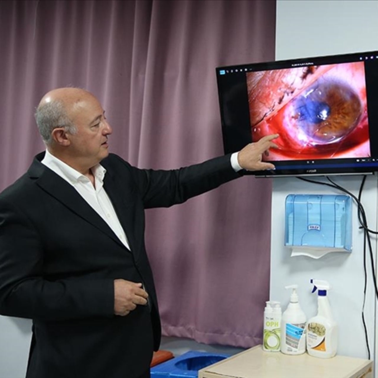 Yanlış yöntemle açılan şişe kapakları, gözde yaralanma ve görme kayıplarına neden oluyor