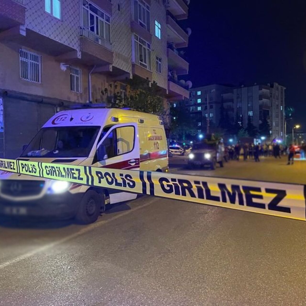 Diyarbakır’da silahlı kavga: 1’i polis 3 yaralı