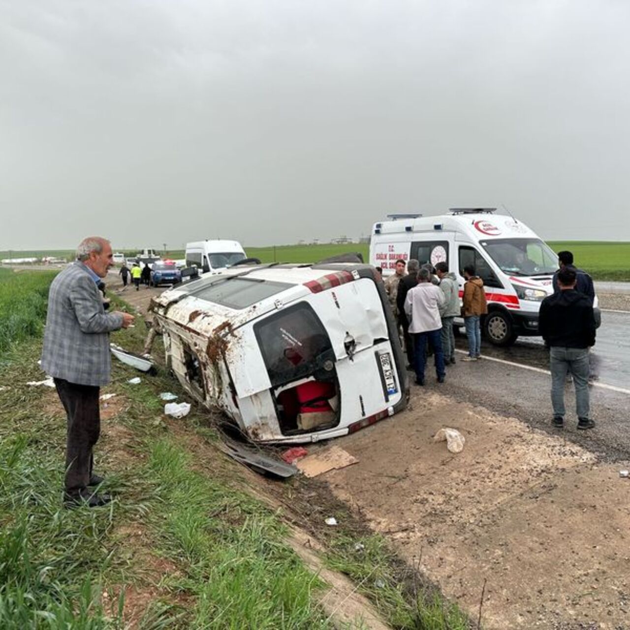 Diyarbakır’da yolcu minibüsü devrildi