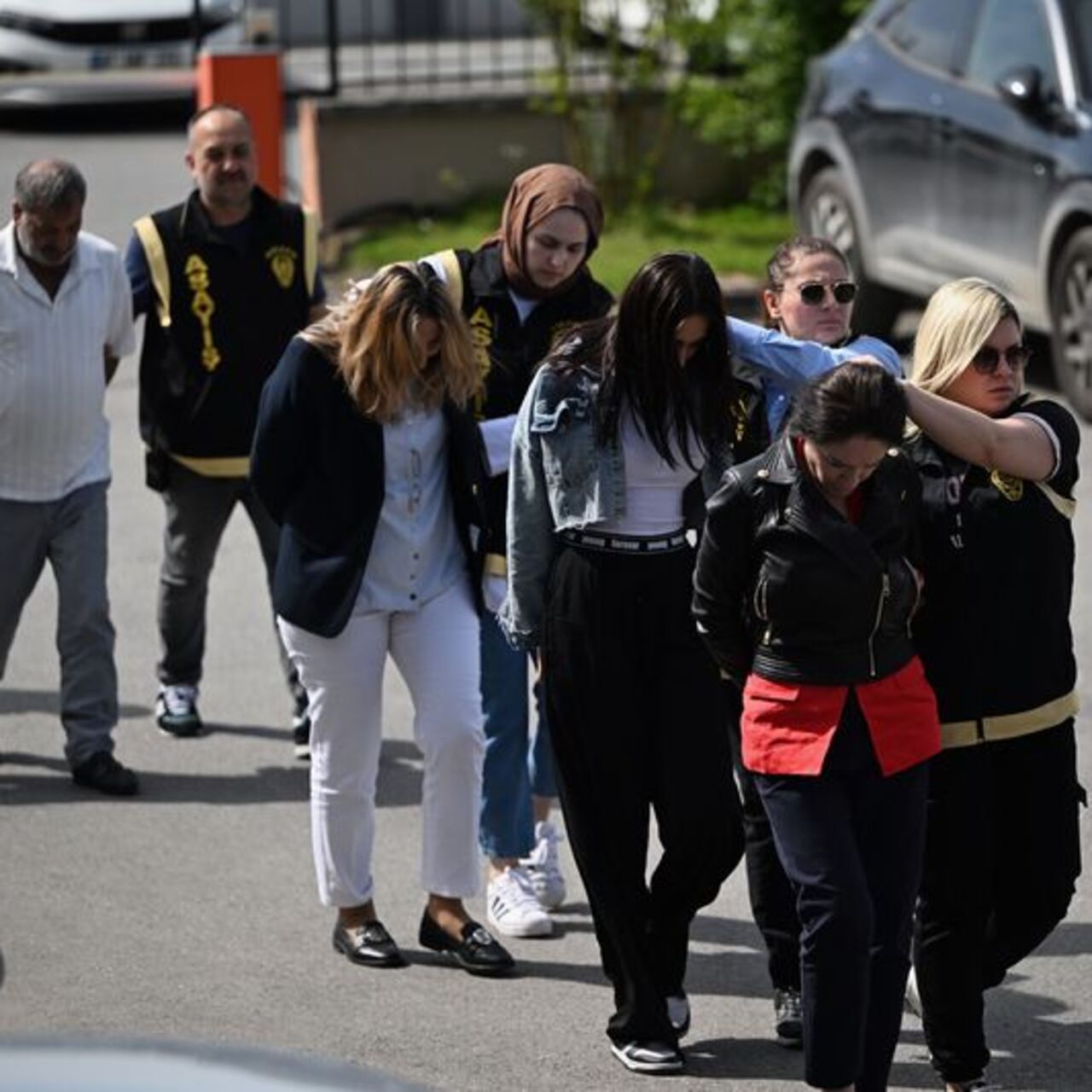 Kuyumculara sahte altın satmaya çalıştılar