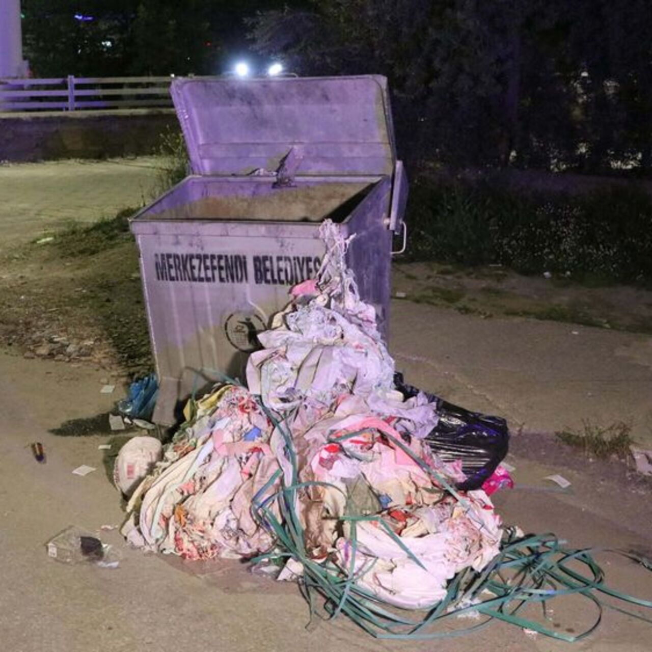 Bebeğini çöpe atmıştı! Yakalandı
