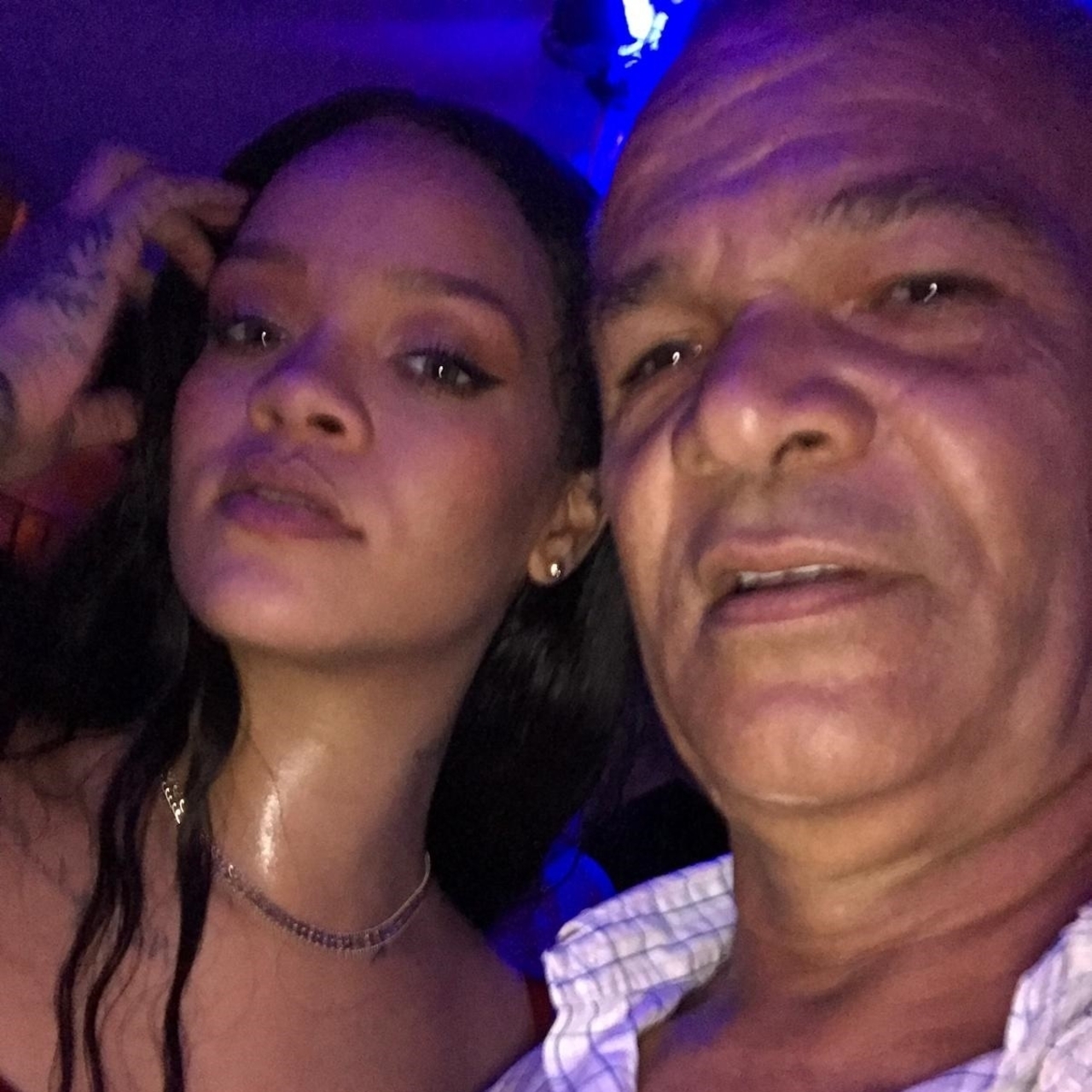 Rihanna babasını kaybetti