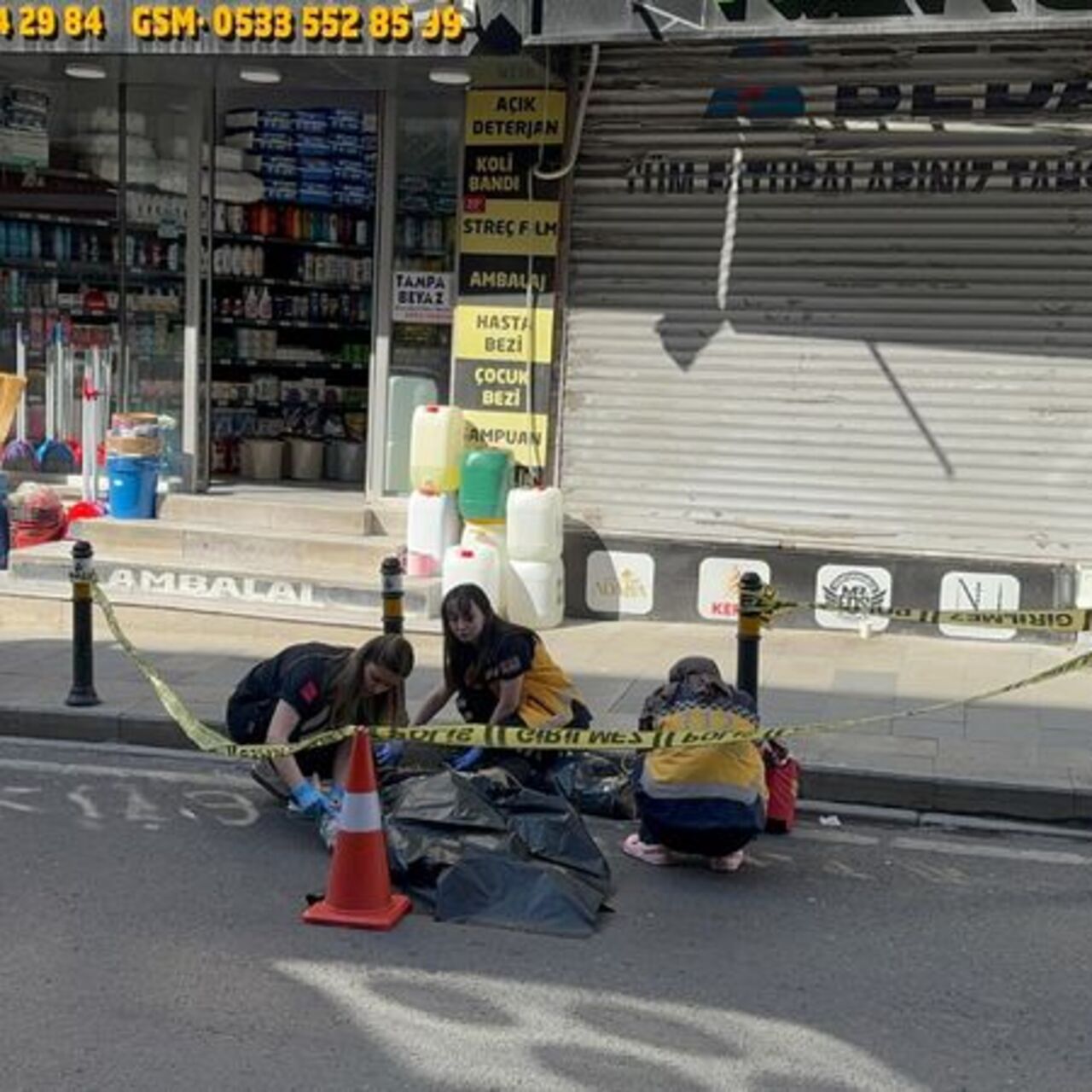 Fenalaşan yaya yola düştü… Servis ezdi öldürdü!