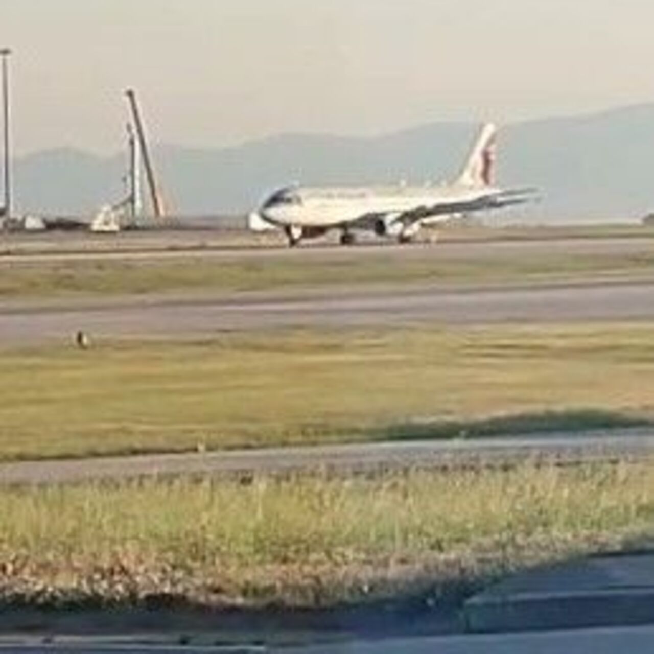 Korku dolu anlar! Uçağın motoru havada arızalandı