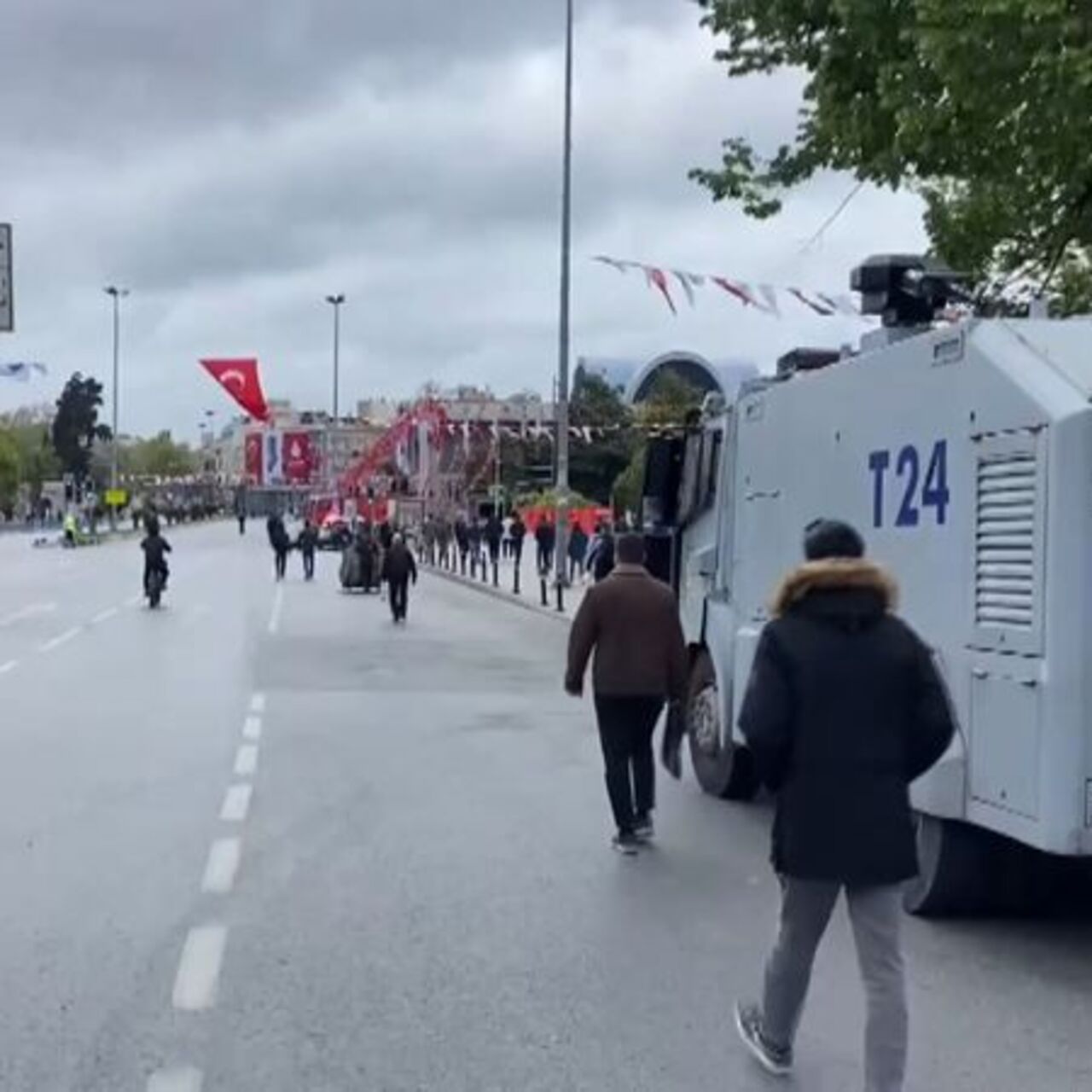 İstanbul’da 1 Mayıs! İşe gidenler yolda kaldı