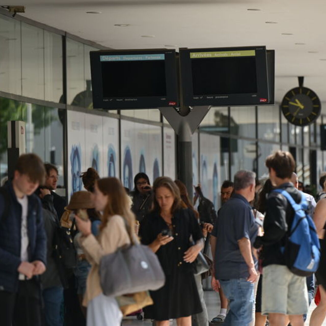 Fransa’da elektrik kesintileri: Cannes festivali yarıda kaldı