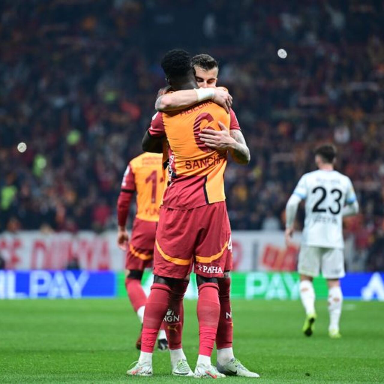 G.Saray’da savunma duvar ördü!